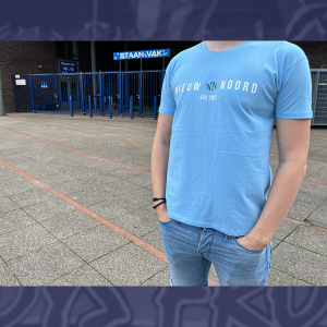 Lichtblauw t-shirt met retro NN logo